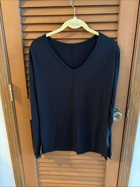 Black V-Neck Long Sleeve Women's Top